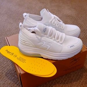 White Gravity Defyer sneakers